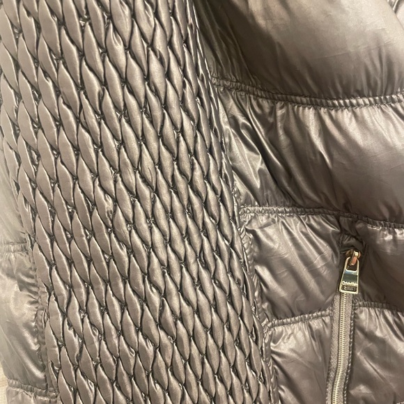 Beautiful Pewter Coloured CK Performance Vest - Picture 2 of 4